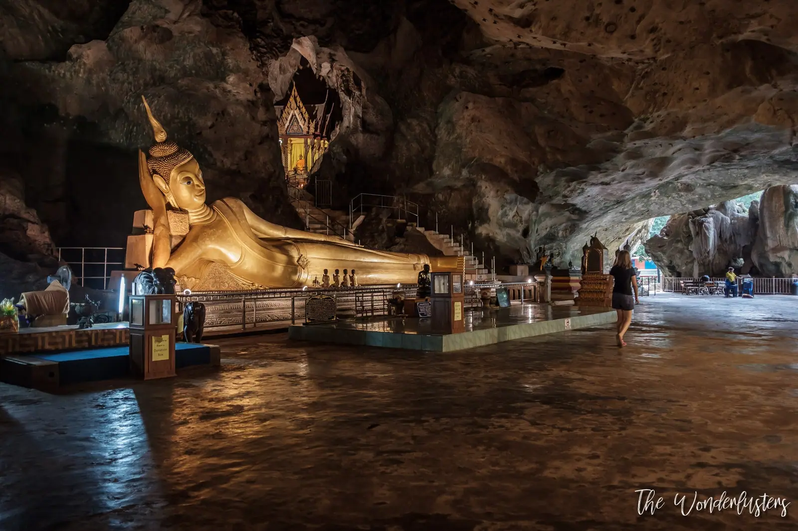 Wat Tham Suwan Khuha