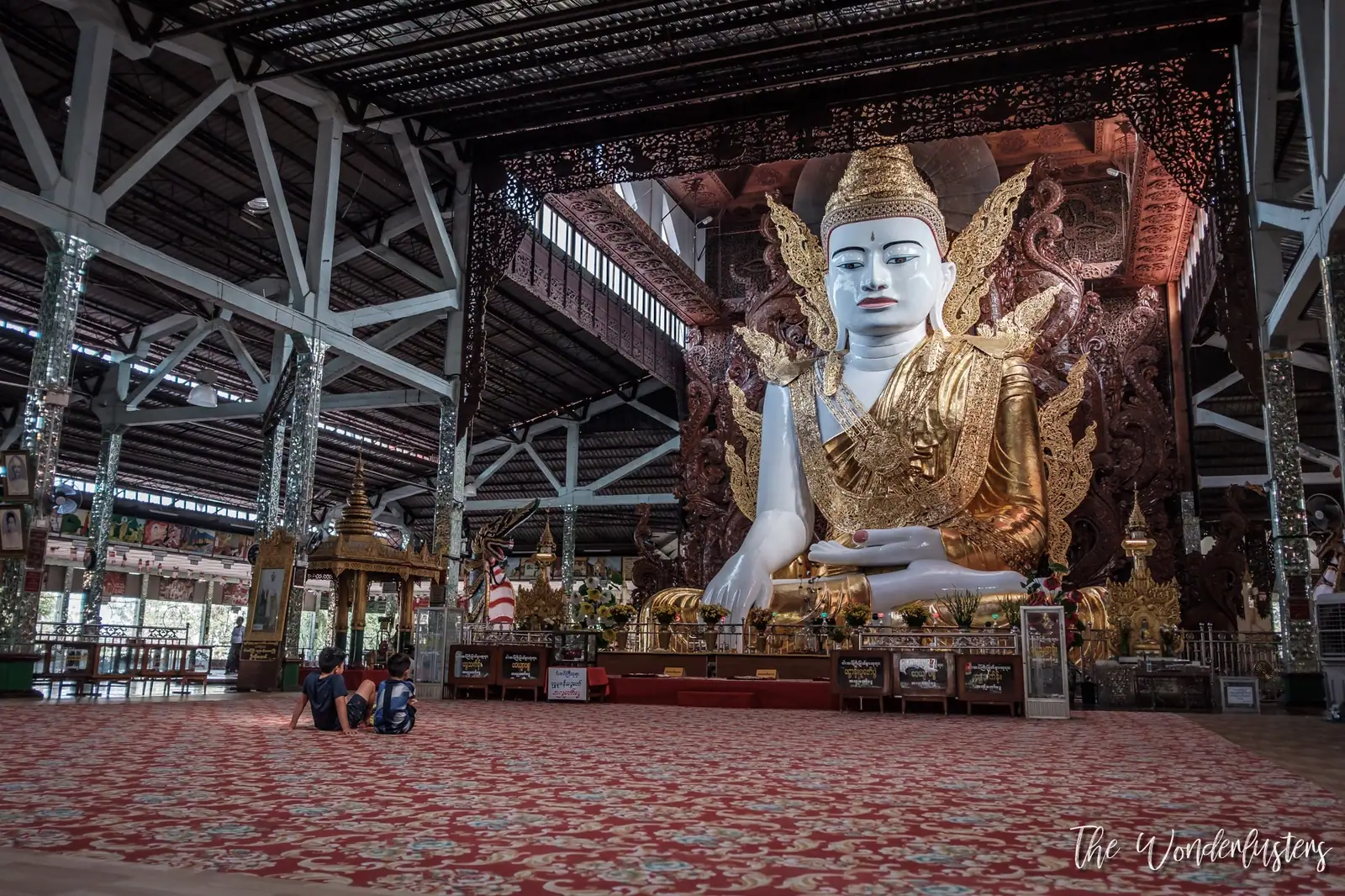 Ngahtatgyi Buddha