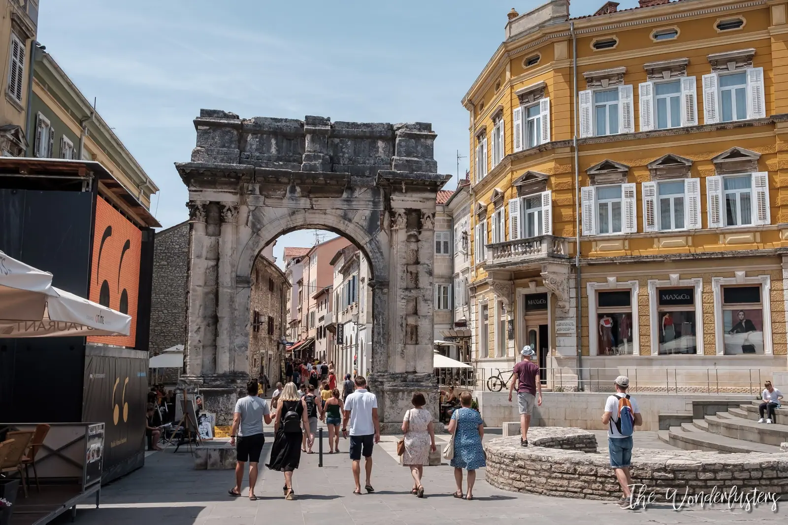 Arch of the Sergii, Pula